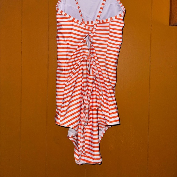 Beautiful one piece Swimsuit from Macolily size Large - Picture 5 of 6